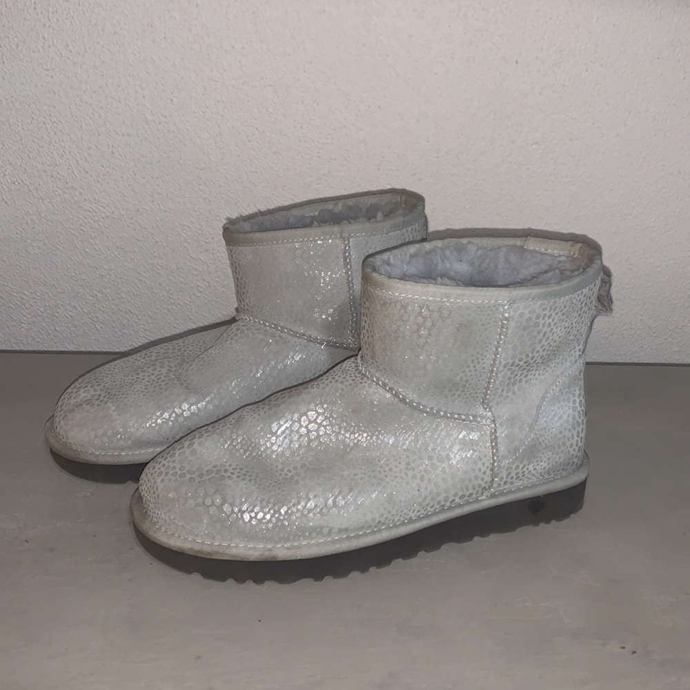 Ugg -Short Gray - image 5